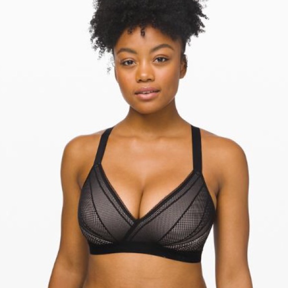 Lululemon Awake to Lace Bra‎ Black & Nude 34D